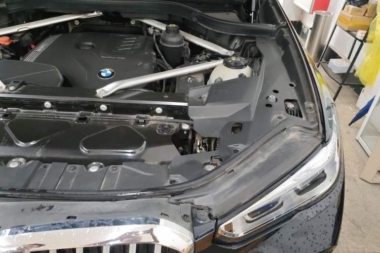 Used BMW X5 2022 xDrive 30Li Luxury M Sport Package Engine Bay Left