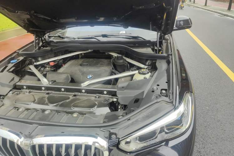Used BMW X5 2022 xDrive 30Li Luxury M Sport Package Engine Bay Left