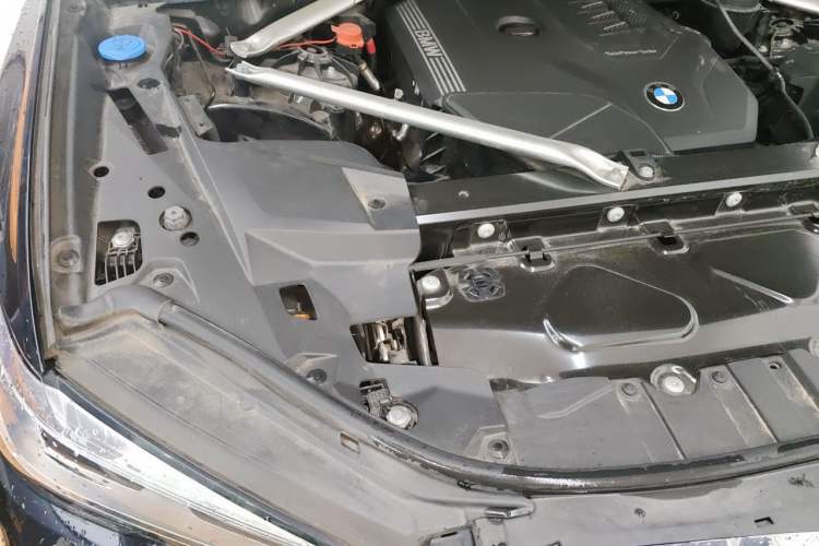 Used BMW X5 2022 xDrive 30Li Luxury M Sport Package Engine Bay Right
