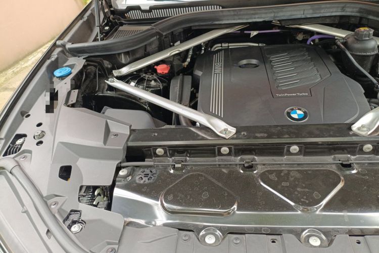 Used BMW X5 2022 Restyled xDrive 40Li M Sport Package Engine Bay Right