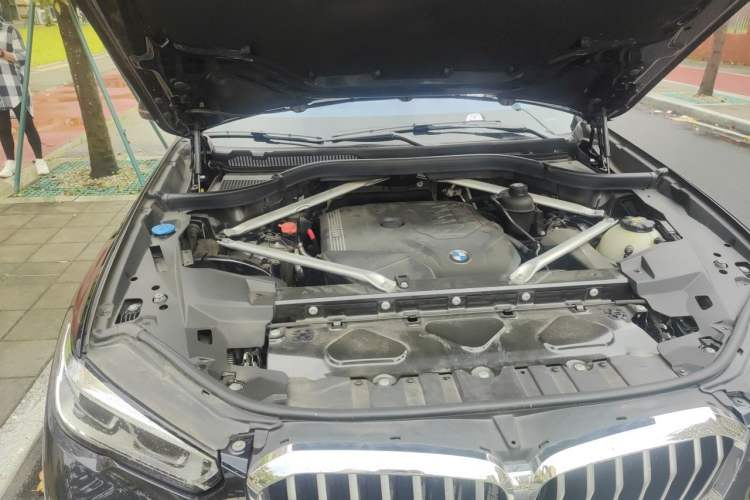 Used BMW X5 2022 xDrive 30Li Luxury M Sport Package Engine Bay Right