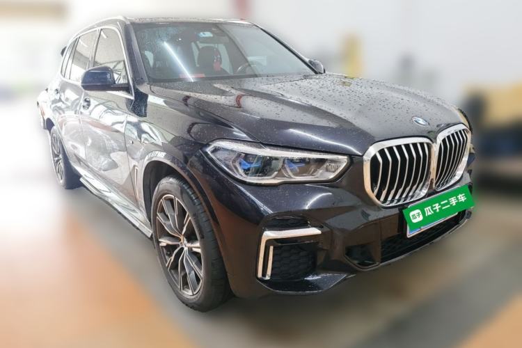Used BMW X5 2022 xDrive 30Li Luxury M Sport Package Front Right 45 Deg