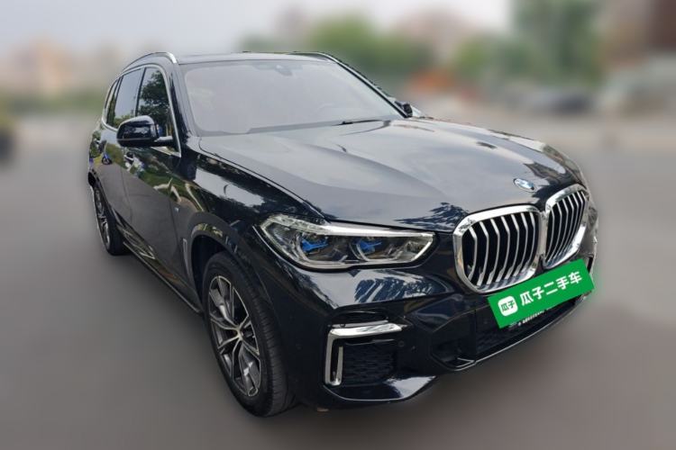 Used BMW X5 2022 xDrive 30Li Luxury M Sport Package Front Right 45 Deg