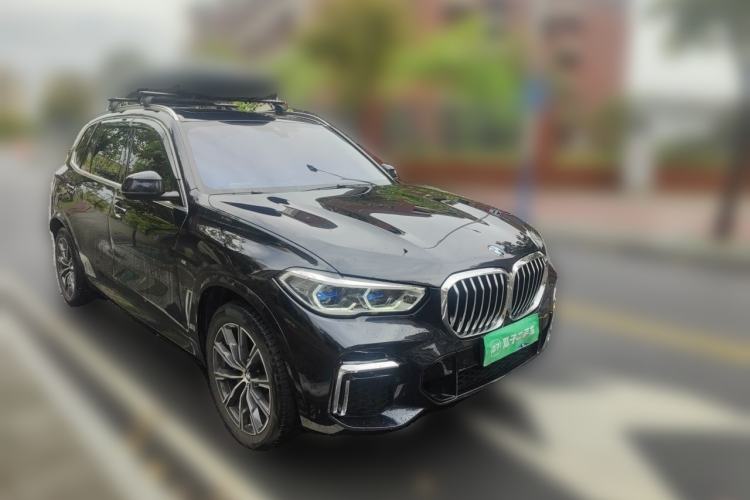 Used BMW X5 2022 xDrive 30Li Luxury M Sport Package Front Right 45 Deg
