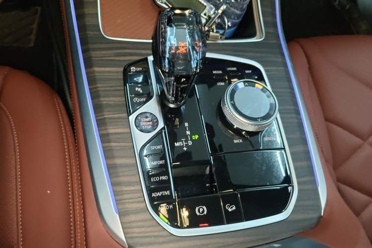 Used BMW X5 2022 xDrive 30Li Luxury M Sport Package Gear Lever