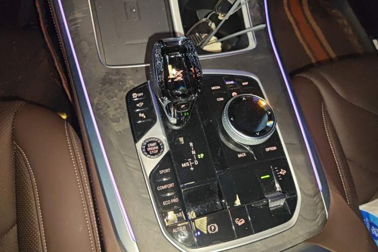 Used BMW X5 2022 xDrive 40Li Luxury Edition M Sport Package Gear Lever