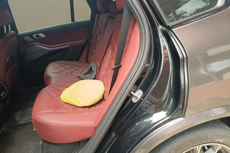 Used BMW X5 2022 Restyled xDrive 40Li M Sport Package Left Rear Seat