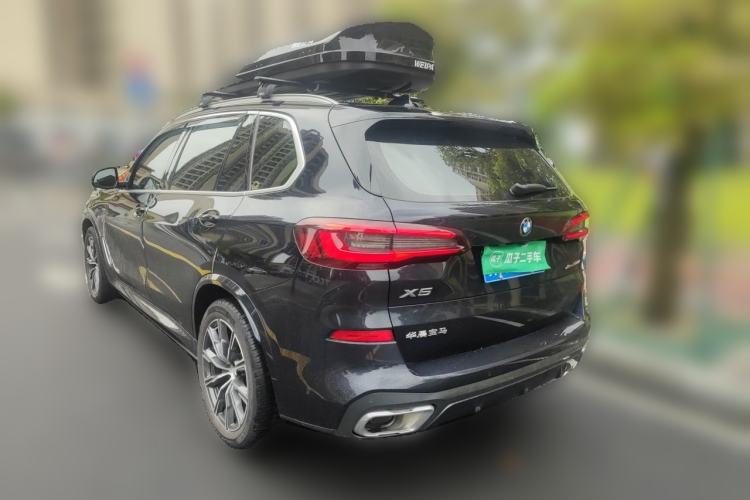 Used BMW X5 2022 xDrive 30Li Luxury M Sport Package Rear Left 45 Deg