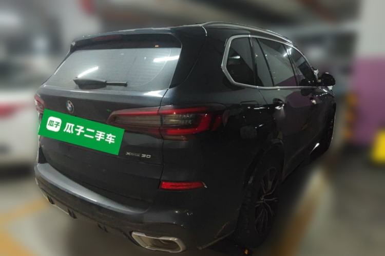Used BMW X5 2022 xDrive 30Li Luxury M Sport Package Rear Right 45 Deg