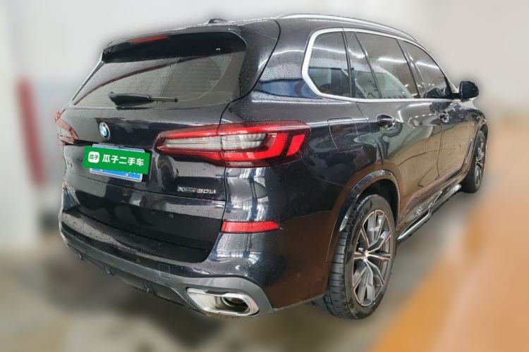 Used BMW X5 2022 xDrive 30Li Luxury M Sport Package Rear Right 45 Deg