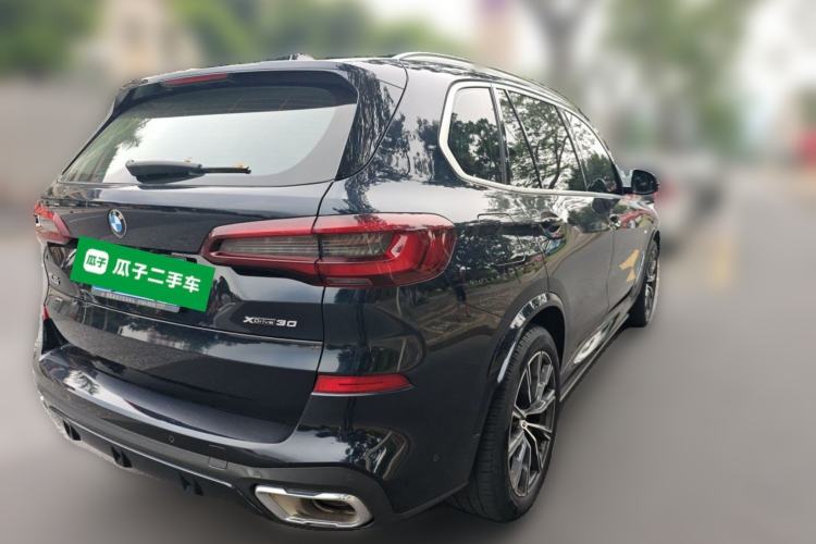 Used BMW X5 2022 xDrive 30Li Luxury M Sport Package Rear Right 45 Deg