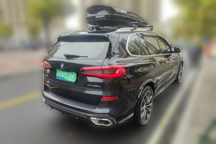 Used BMW X5 2022 xDrive 30Li Luxury M Sport Package Rear Right 45 Deg