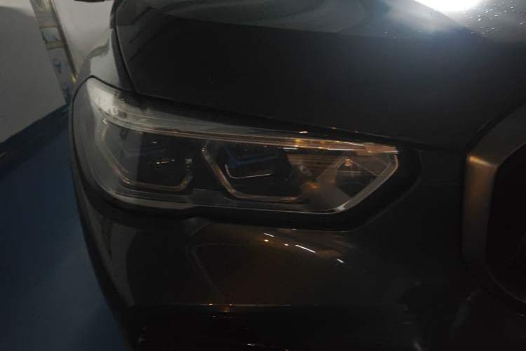 Used BMW X5 2022 xDrive 40Li Luxury Edition M Sport Package Right Front Headlight