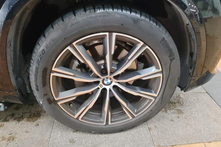 Used BMW X5 2022 xDrive 30Li Luxury M Sport Package Right Front Wheel Hub