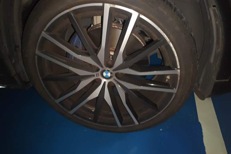 Used BMW X5 2022 xDrive 40Li Luxury Edition M Sport Package Right Front Wheel Hub