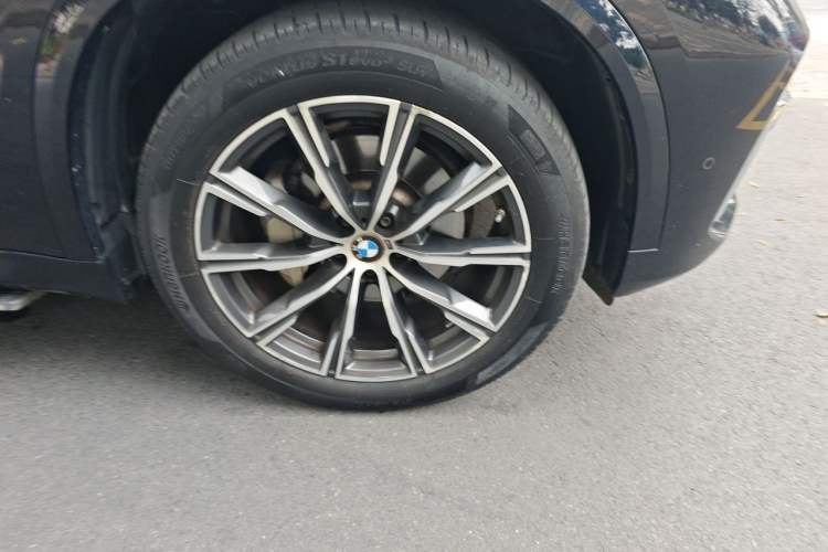 Used BMW X5 2022 xDrive 30Li Luxury M Sport Package Right Front Wheel Hub