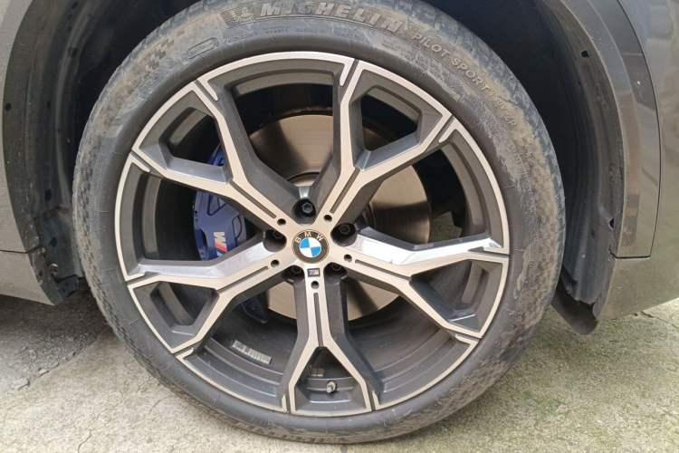 Used BMW X5 2022 Restyled xDrive 40Li M Sport Package Right Front Wheel Hub