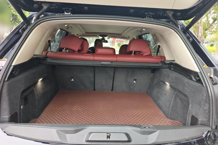 Used BMW X5 2022 xDrive 30Li Luxury M Sport Package Trunk