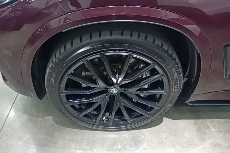 Used BMW X5 2022 xDrive30i M Sport Package Left Front Wheel Hub
