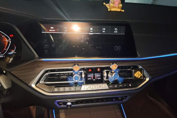 Used BMW X5 2022 Restyled xDrive 40Li M Sport Package Audio And AC Panel