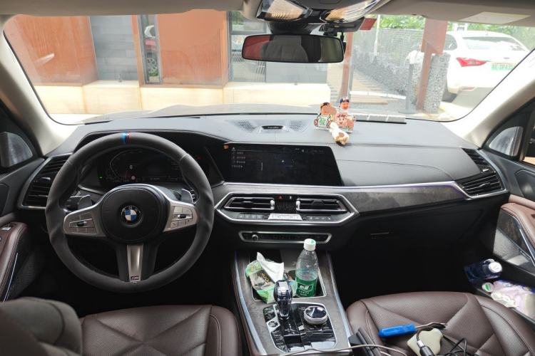 Used BMW X5 2022 xDrive 30Li Luxury M Sport Package Center Console