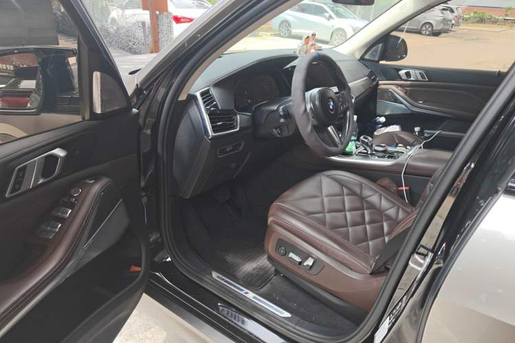 Used BMW X5 2022 xDrive 30Li Luxury M Sport Package Driver Seat