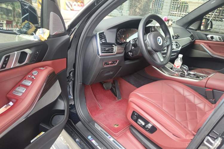 Used BMW X5 2022 xDrive 40Li M Sport Package Driver Seat