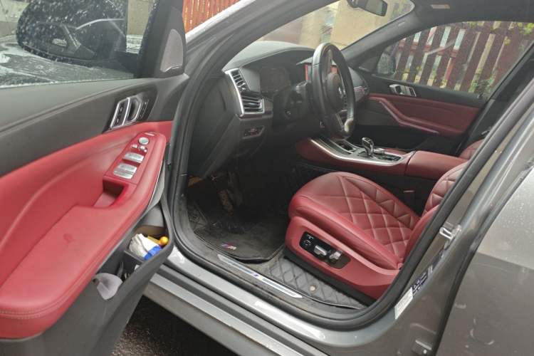 Used BMW X5 2022 xDrive 40Li M Sport Package Driver Seat