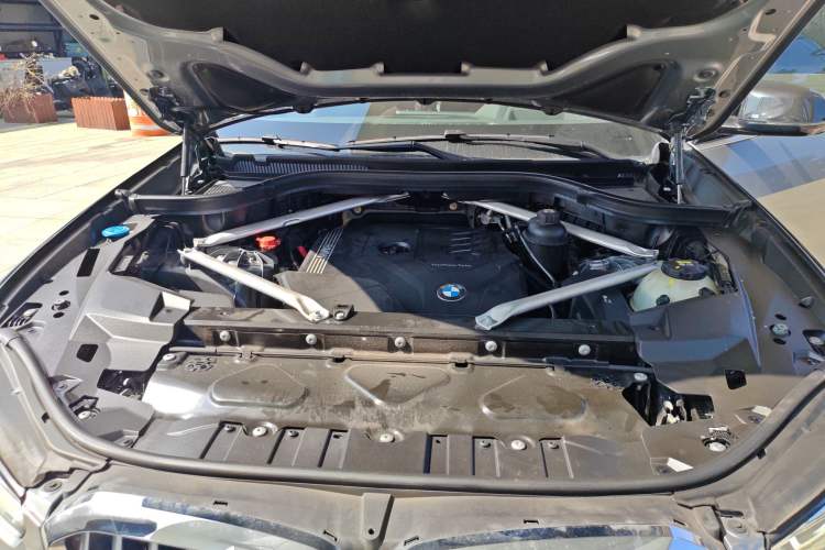 Used BMW X5 2022 Restyled xDrive 30Li Luxury Version M Sport Package Engine Bay