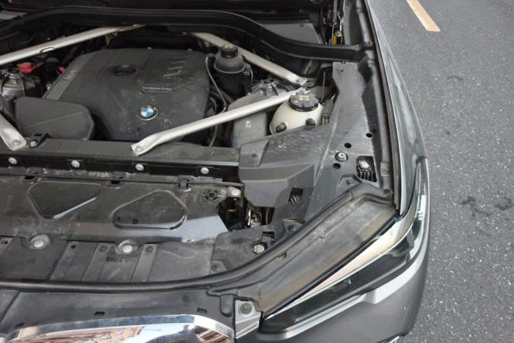 Used BMW X5 2022 xDrive 30Li M Sport Package Engine Bay Left