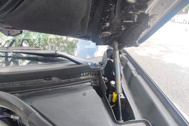 Used BMW X5 2022 xDrive 40Li M Sport Package Engine Bay Left