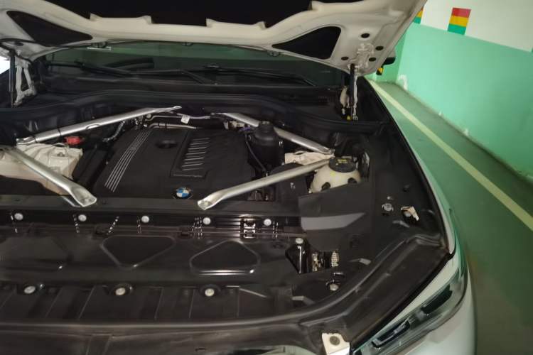 Used BMW X5 2022 xDrive 40Li M Sport Package Engine Bay Left
