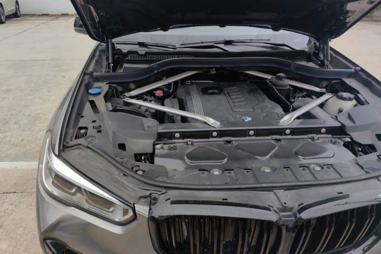 Used BMW X5 2022 Restyled xDrive 40Li M Sport Package Engine Bay Right