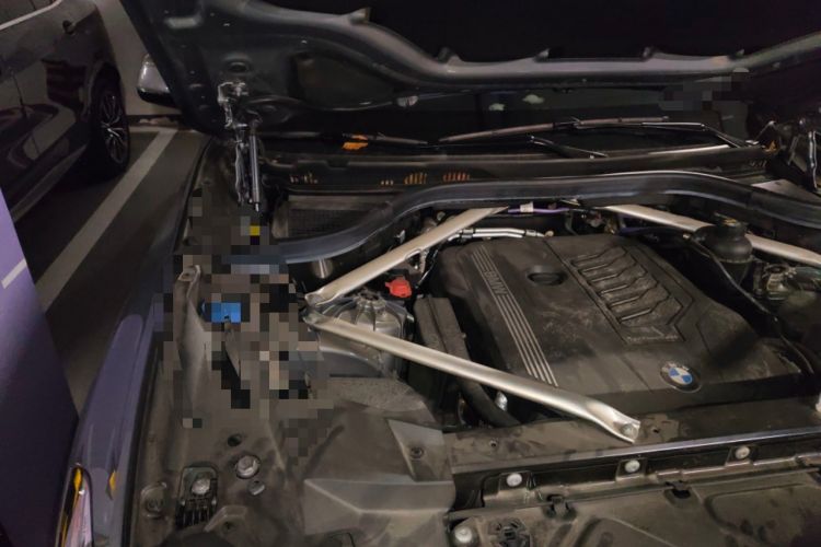 Used BMW X5 2022 Restyled xDrive 40Li M Sport Package Engine Bay Right