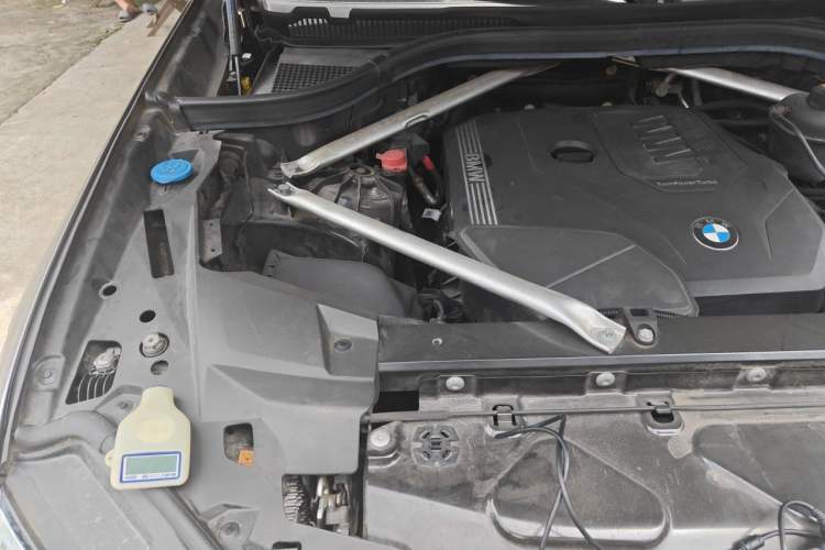 Used BMW X5 2022 xDrive 30Li Luxury M Sport Package Engine Bay Right