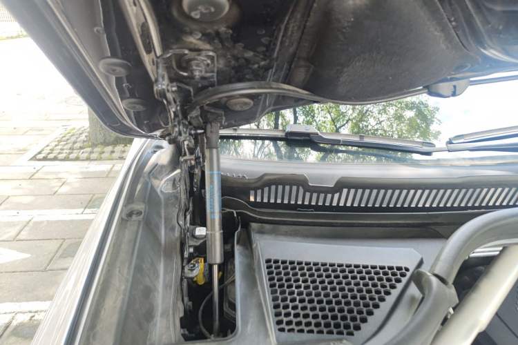 Used BMW X5 2022 xDrive 40Li M Sport Package Engine Bay Right