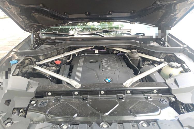 Used BMW X5 2022 xDrive 40Li M Sport Package Engine Bay