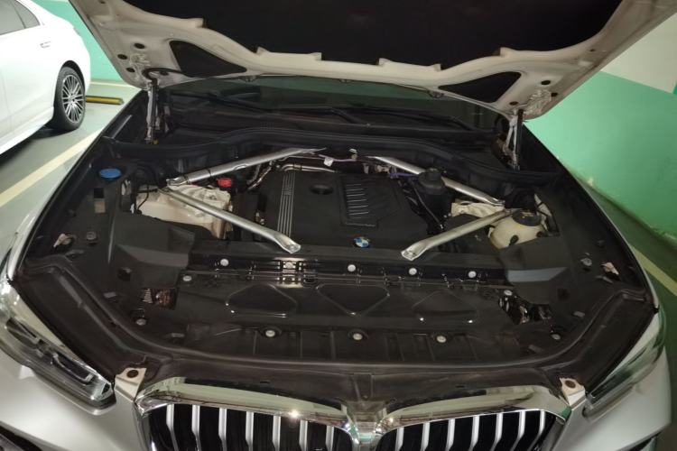 Used BMW X5 2022 xDrive 40Li M Sport Package Engine Bay