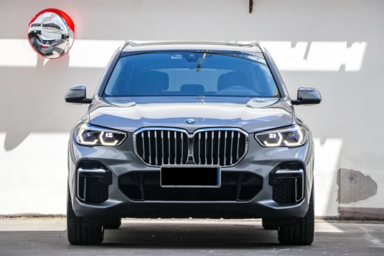 Used BMW X5 2022 Restyled xDrive 30Li Luxury Version M Sport Package Exterior 1