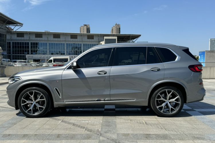 Used BMW X5 2022 Restyled xDrive 40Li M Sport Package Exterior 2
