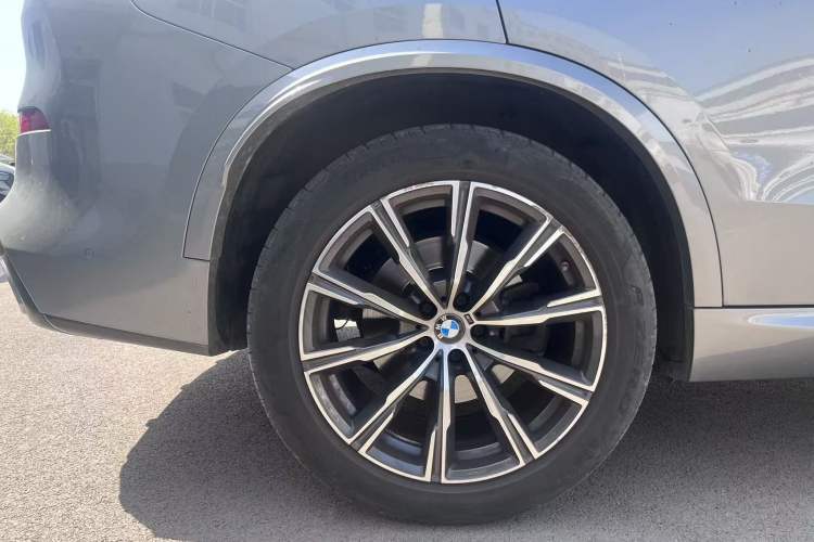 Used BMW X5 2022 xDrive 30Li M Sport Package Exterior 5