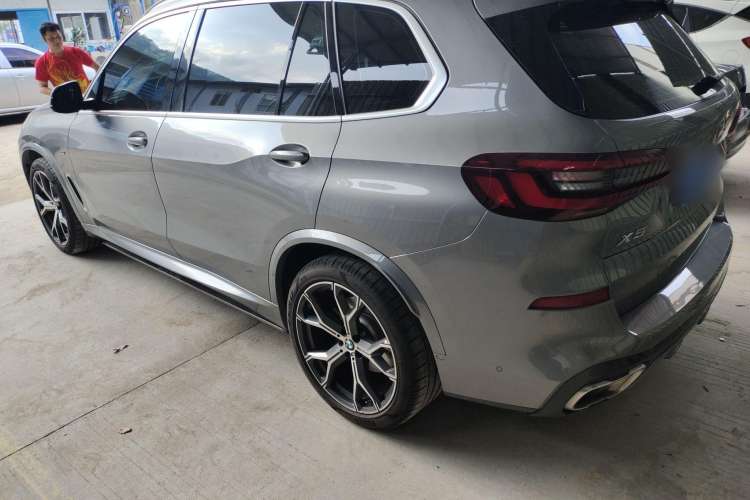 Used BMW X5 2022 xDrive 40Li M Sport Package Exterior 5