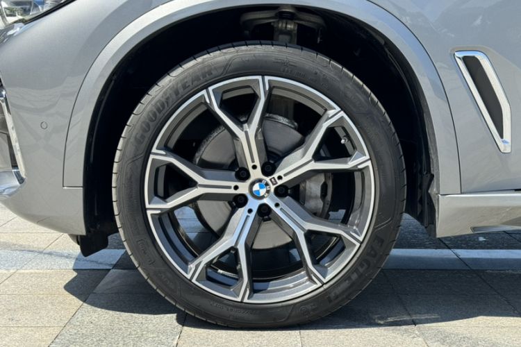 Used BMW X5 2022 Restyled xDrive 40Li M Sport Package Exterior 6