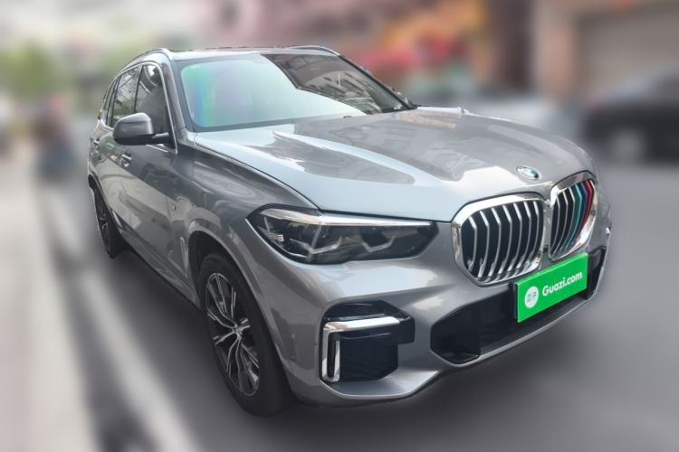 Used BMW X5 2022 xDrive 30Li M Sport Package Front Right 45 Deg