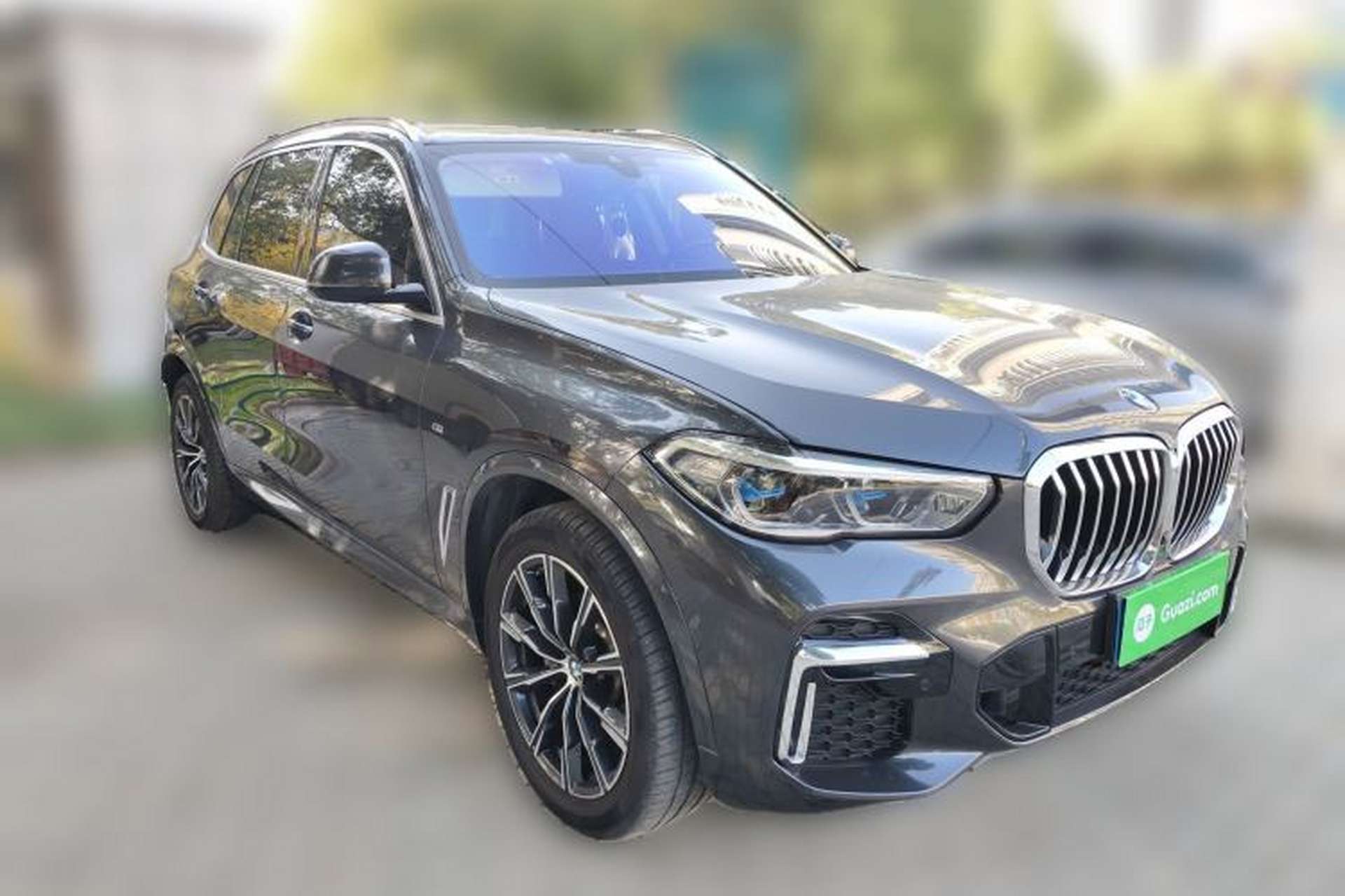 Used BMW X5 2022 xDrive 30Li Luxury M Sport Package Front Right 45 Deg