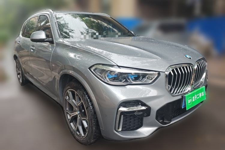 Used BMW X5 2022 xDrive 40Li M Sport Package Front Right 45 Deg