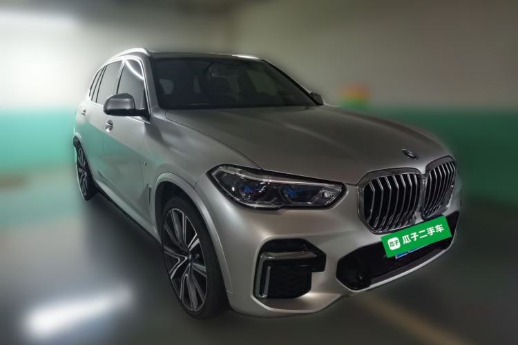 Used BMW X5 2022 xDrive 40Li M Sport Package Front Right 45 Deg