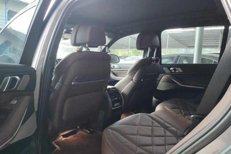 Used BMW X5 2022 xDrive 40Li M Sport Package Interior 1