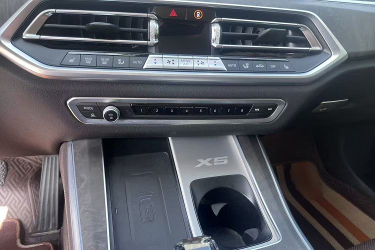 Used BMW X5 2022 xDrive 30Li M Sport Package Interior 2