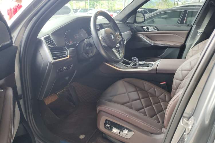 Used BMW X5 2022 xDrive 40Li M Sport Package Interior 2